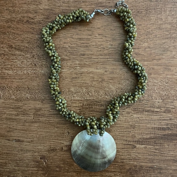 Jewelry - Green Beaded Shell Pendant Necklace